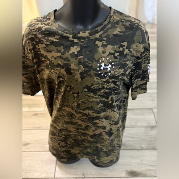 Under Armour Other - Men’s pre own Under Armour headgear size XL shirt camouflage USA